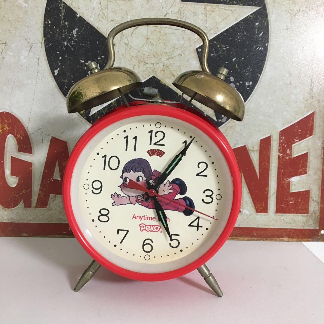 希少　レトロ　ペコちゃん　目覚まし時計　　　　　　　　（手巻き）
