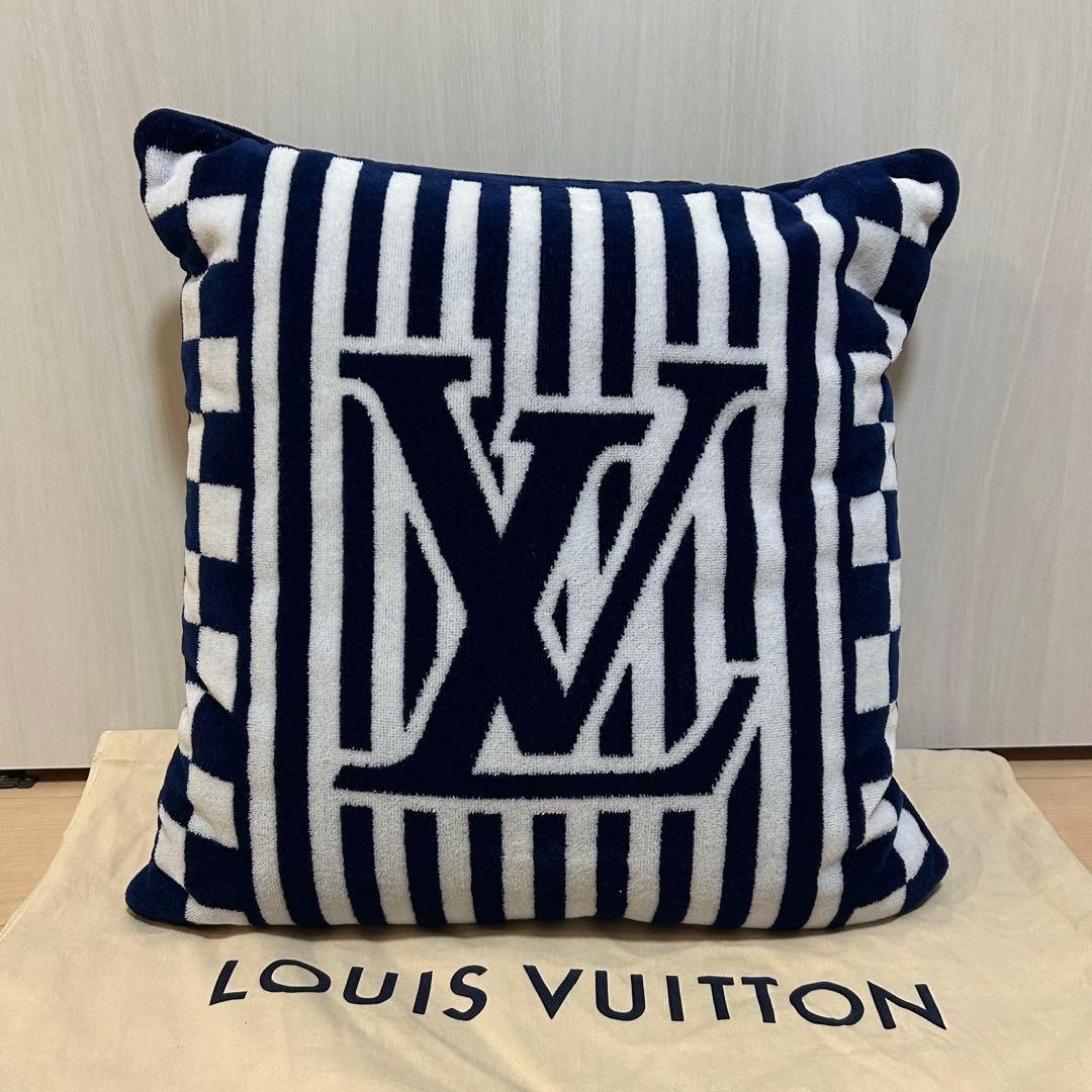 【新品未使用】LOUIS VUITTONクッサン・プラージュLVグラフィカル