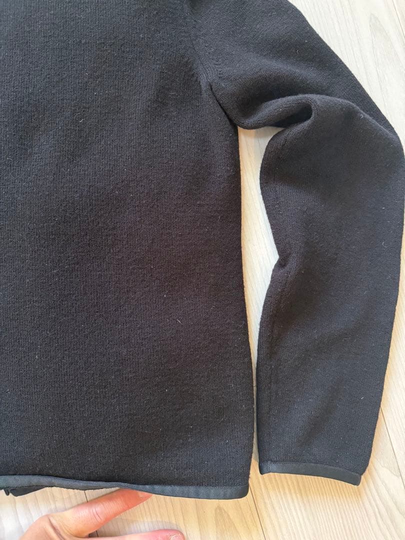 美品　フード付き ブラックジャケット ダウン風　サイズＭ