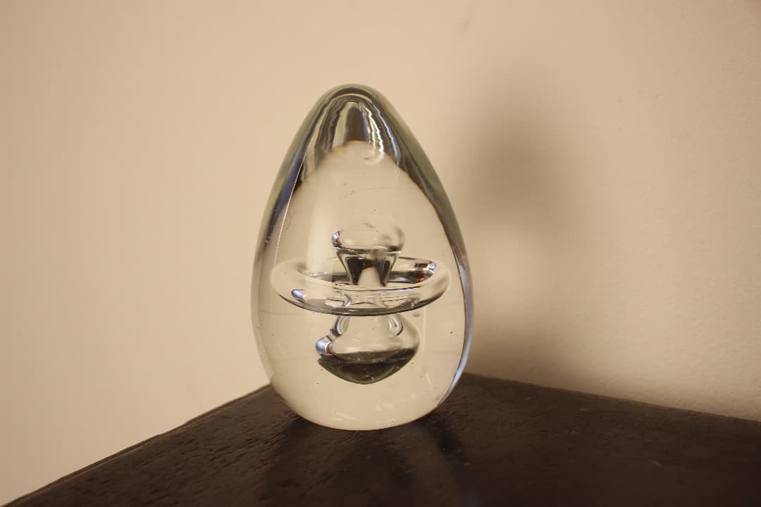 ヴィンテージ　ガラス　卵形　ペーパーウェイト　インテリア
