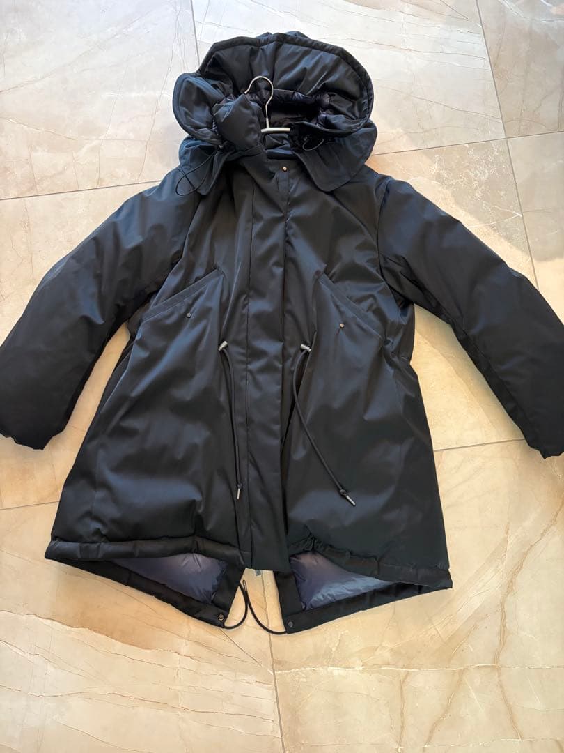 完売品UNIQLO プラスJ ダウンコート Lサイズ 黒