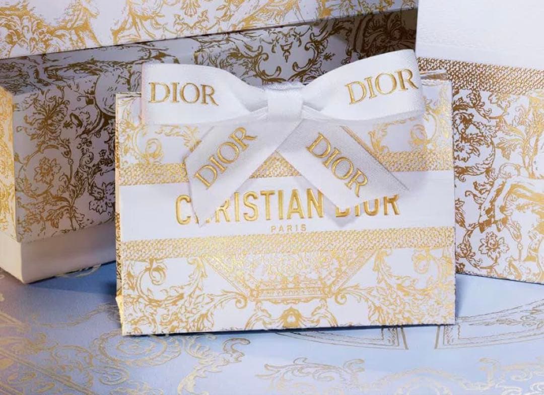 【新品未使用】Diorホリデー2025 フォーエバーグロウルミナイザー