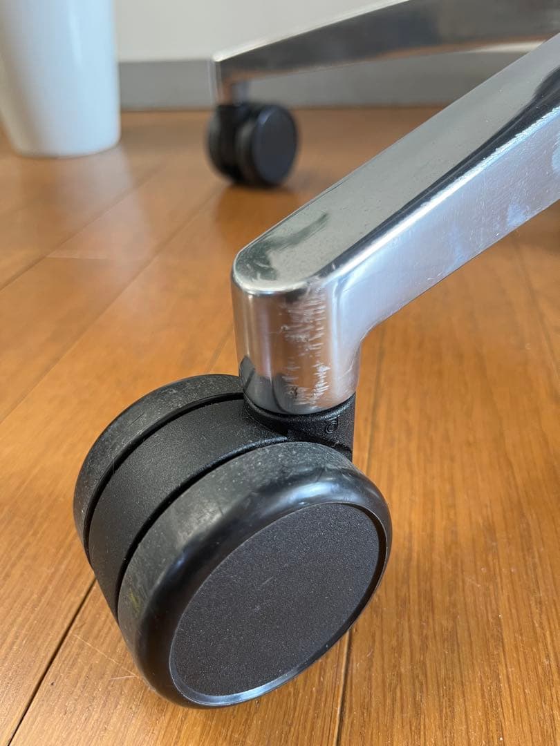 スチールケース　Think シンクチェア　背3Dニット　可動肘　メッシュチェア