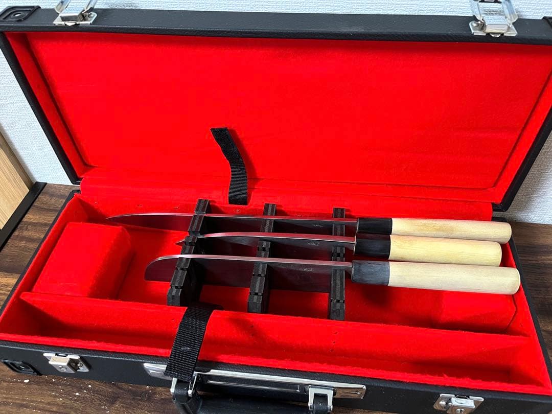 【美品】包丁用アタッシュケース（6本収納・鍵なし）と和包丁3本セット