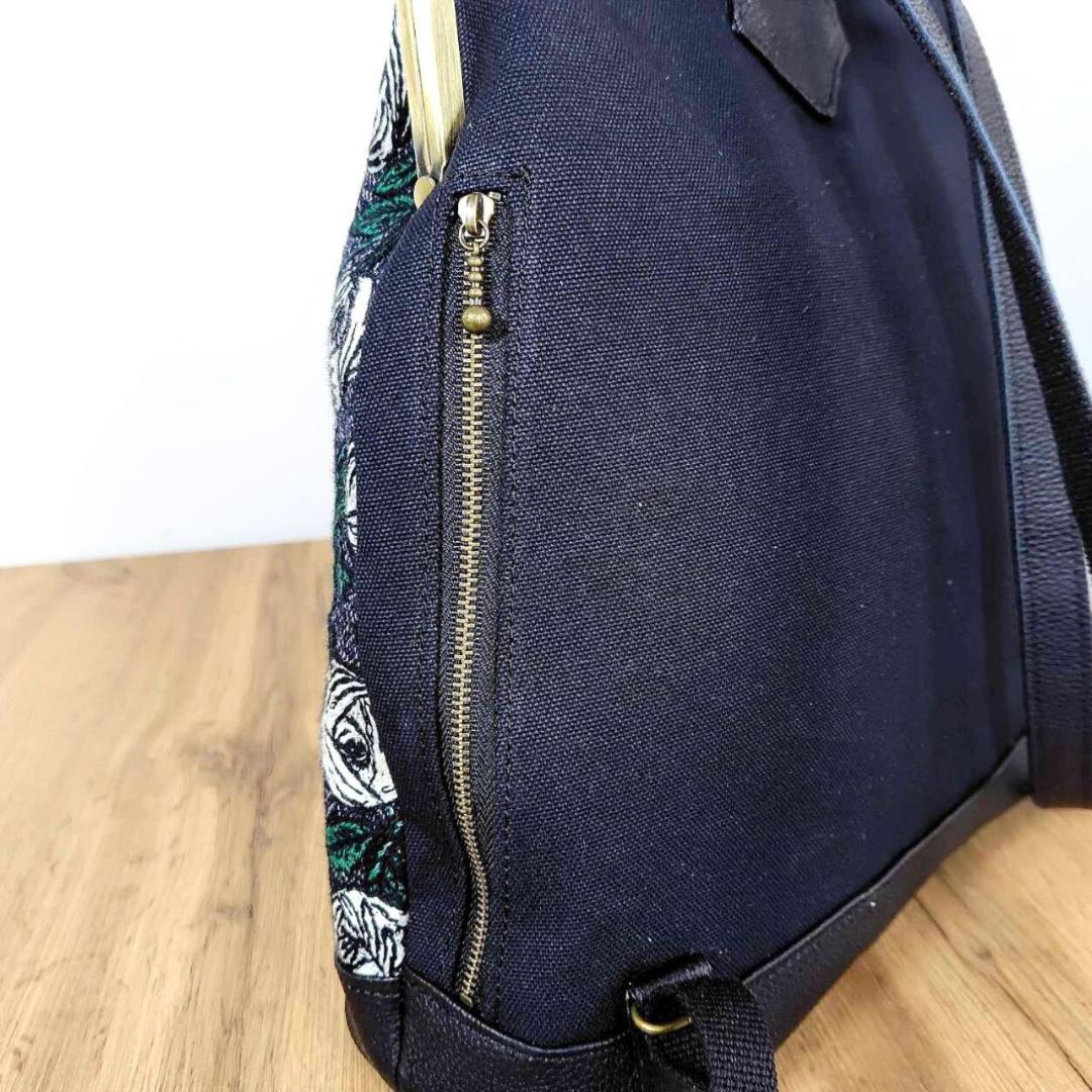 ミナペルホネン/2025rosyロージィーネイビー/がま口リュック牛革黒