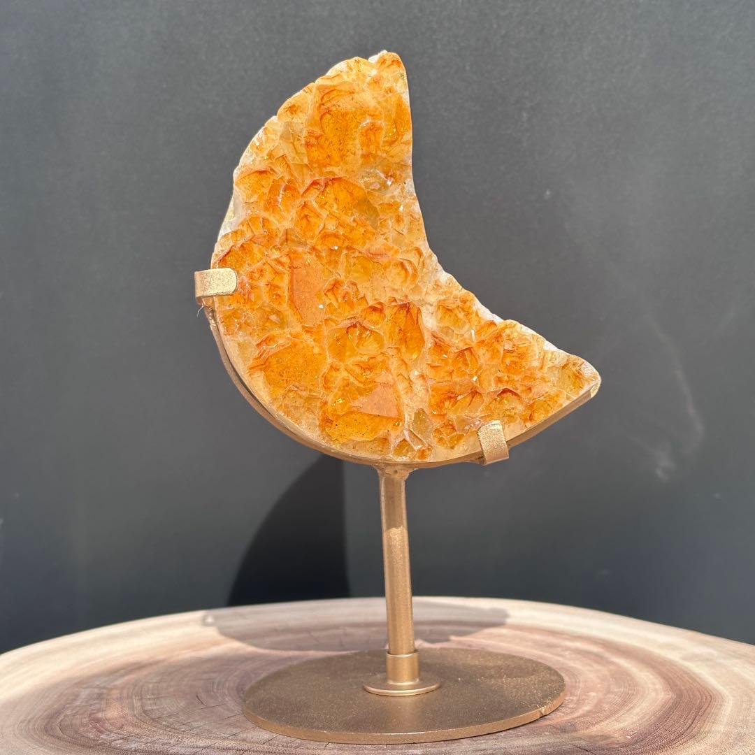 天然石シトリンの月　置物　台座付きG.64