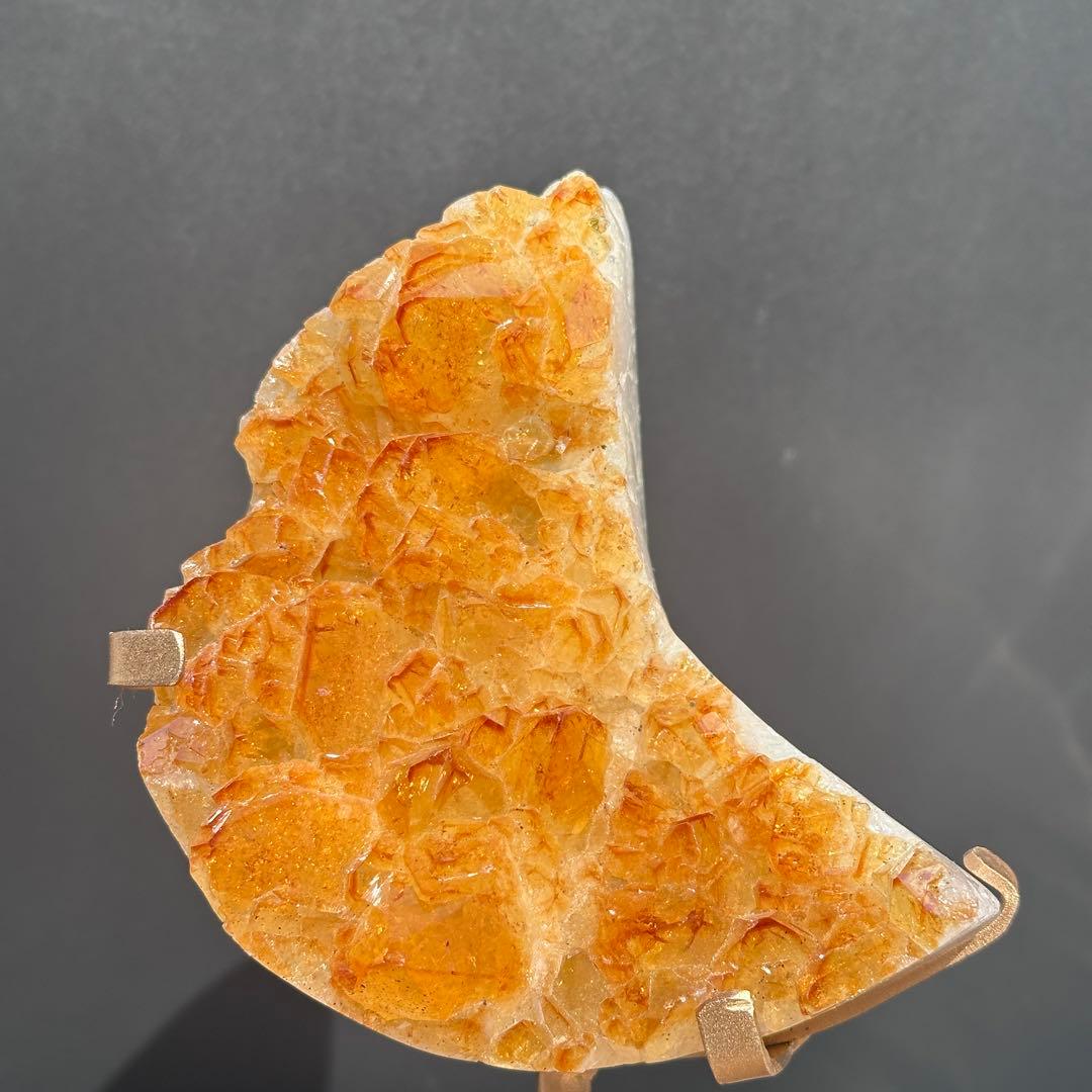 天然石シトリンの月　置物　台座付きG.64