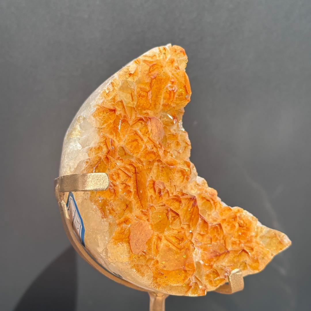 天然石シトリンの月　置物　台座付きG.64