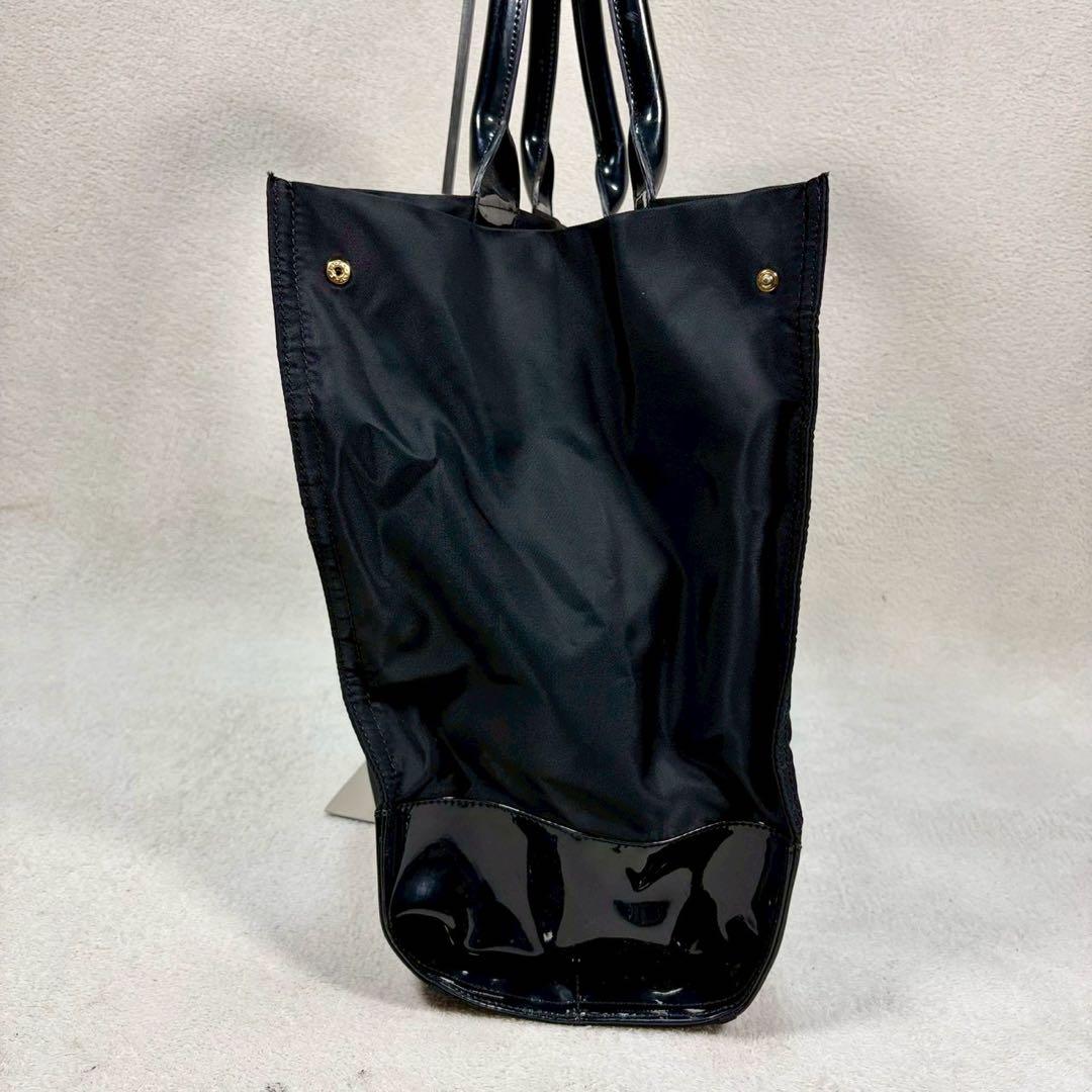 【美品✨】トリーバーチ　エナメル　大容量　黒　デカロゴ　パテントレザー
