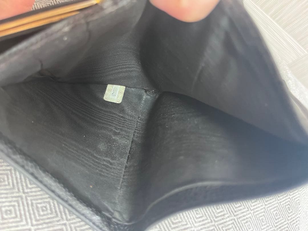 CHANEL ブラック キャビアスキン　二つ折り財布　シャネル　がま口