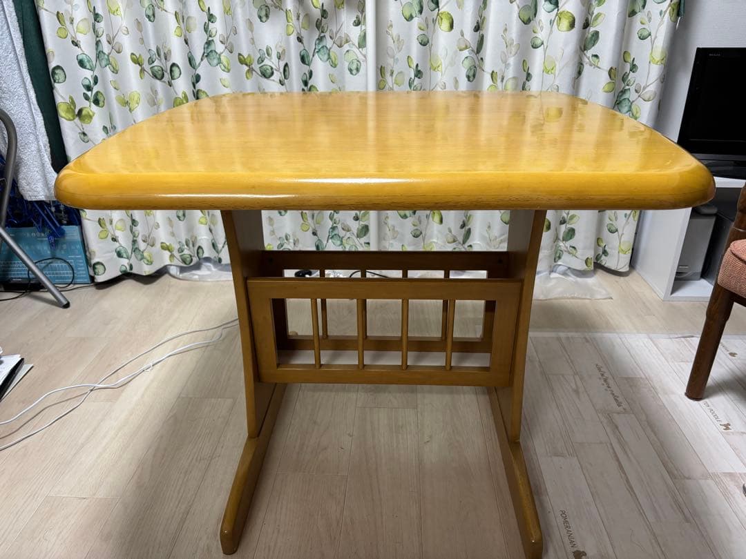 木製テーブル　椅子別出品