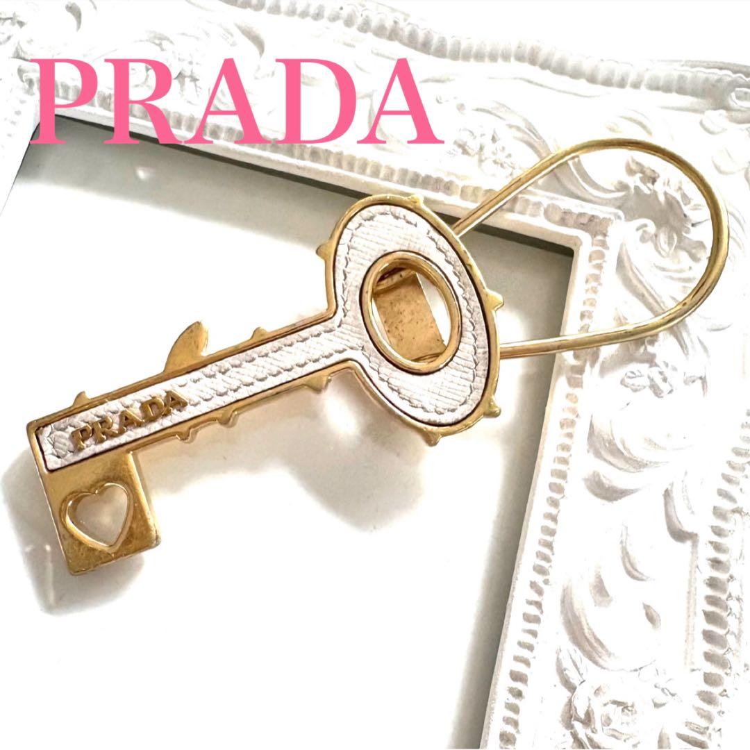希少☆PRADA プラダ　キーホルダー　キーリング　鍵型　サフィアーノ　ゴールド