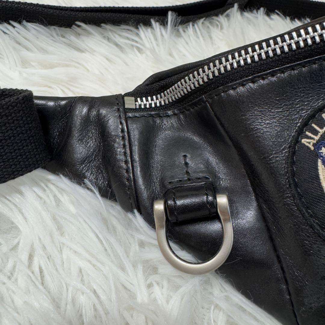 わ*と様 美品✨ AVIREX バーシティ デザイン ブルト ボディバッグ オー