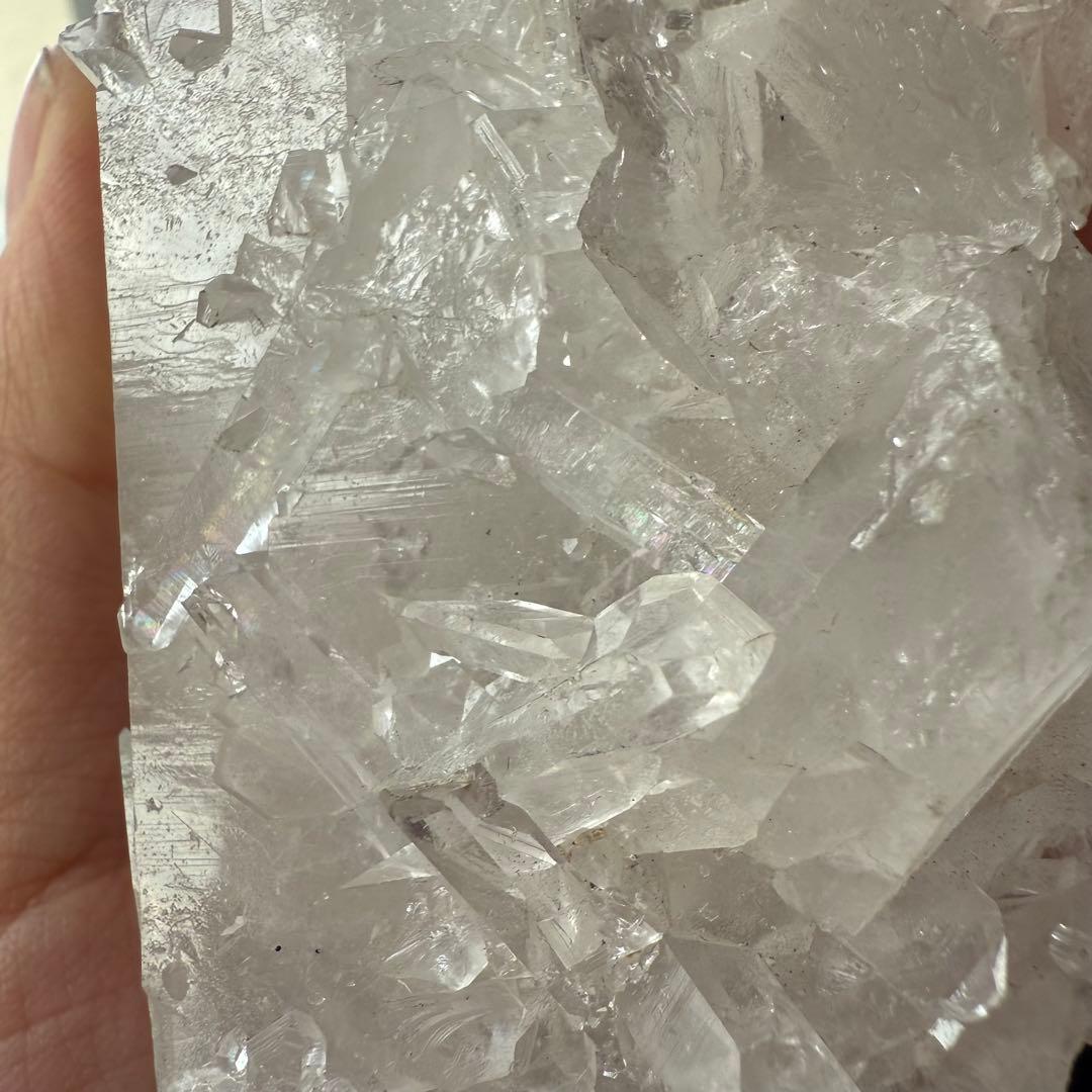 ミナスジェライス州産❣️天然石水晶のポイント　台座付きNO.010911