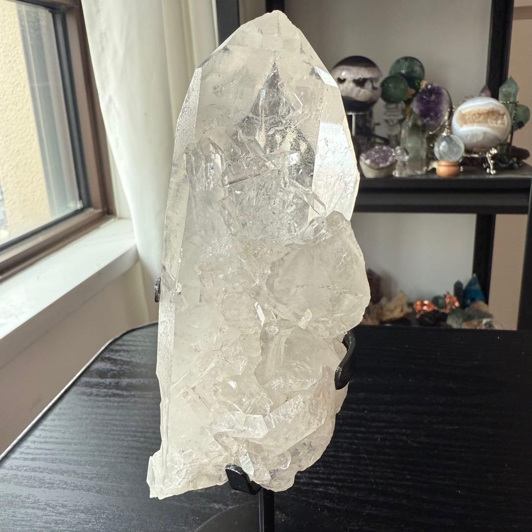 ミナスジェライス州産❣️天然石水晶のポイント　台座付きNO.010911