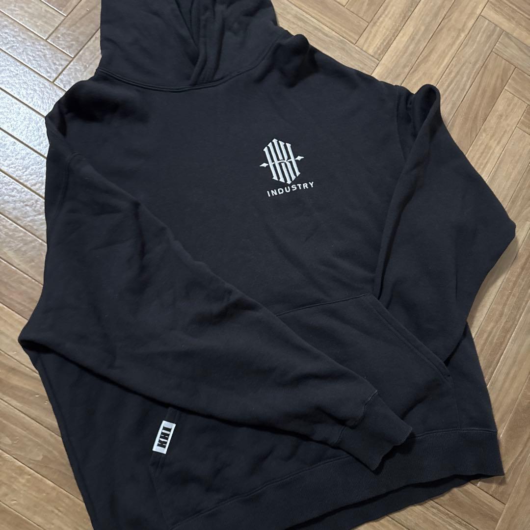 ブラック パーカー Mサイズ INDUSTRY