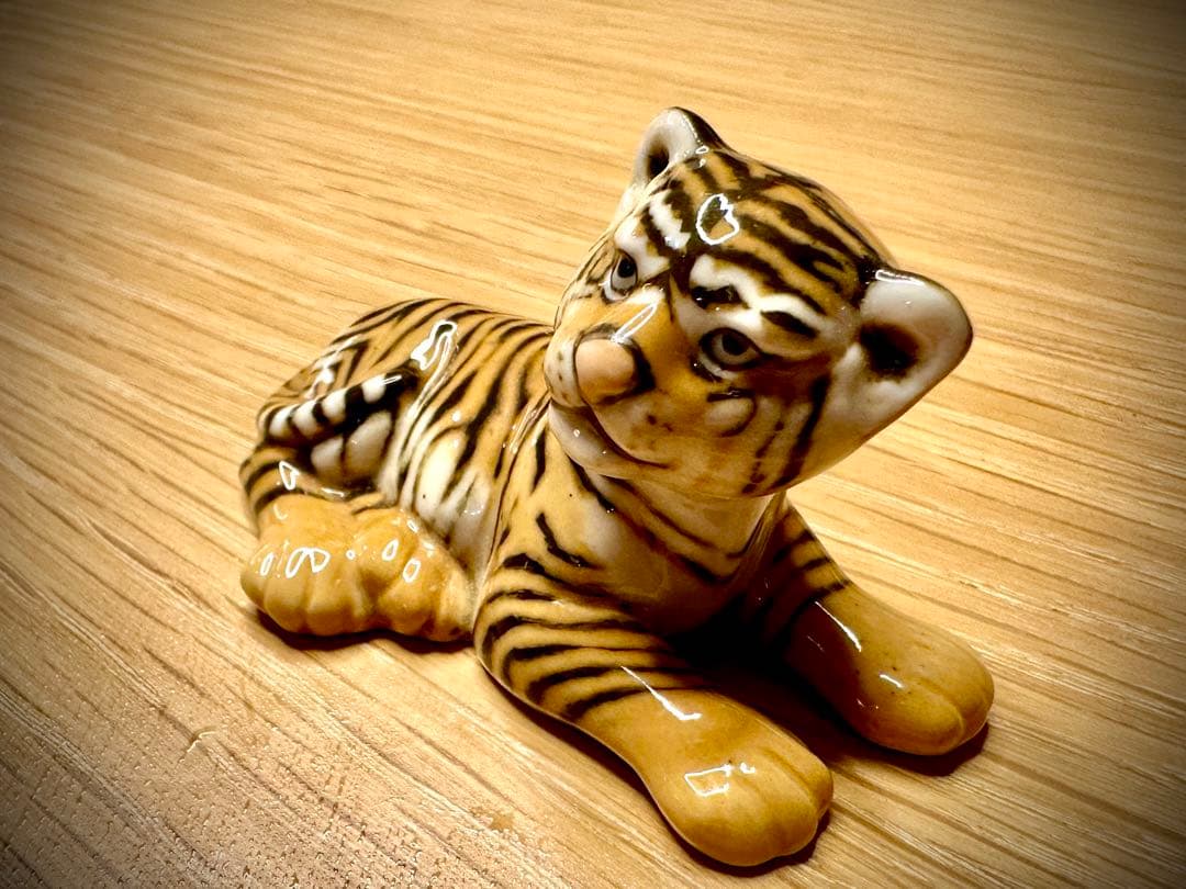 フッチェンロイター  虎のフィギュリン