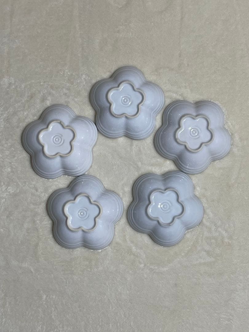 ほぼ新品未使用　ル・クルーゼ　フラワーボウル　シュガーピンク？　５枚セット　（1