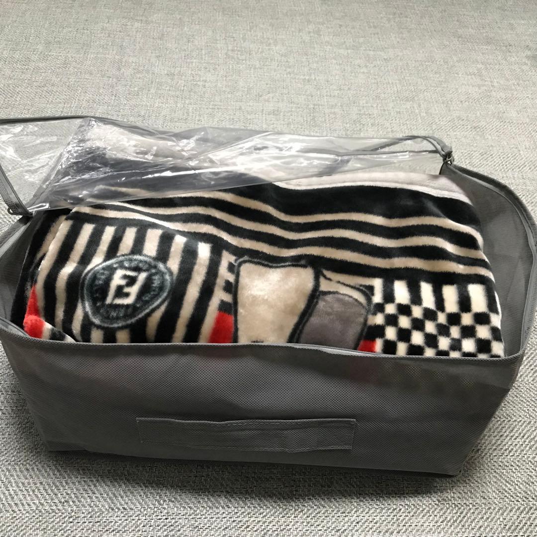 フェンディ　ニューマイヤー毛布　カラフル　バック色々柄　楽しい　暖か