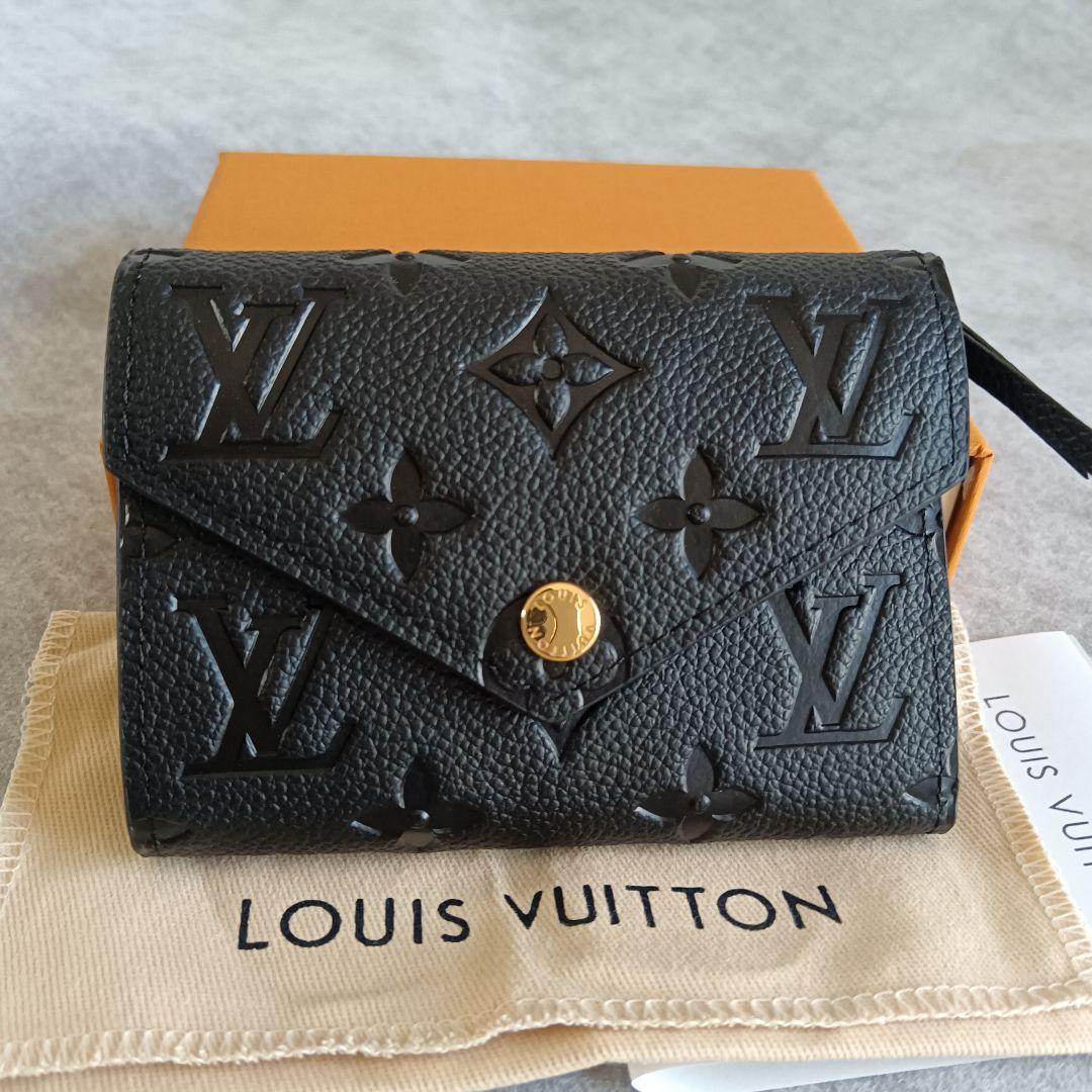 ポルトフォイユ・ヴィクトリーヌ M64060(黒 三つ折り財布)