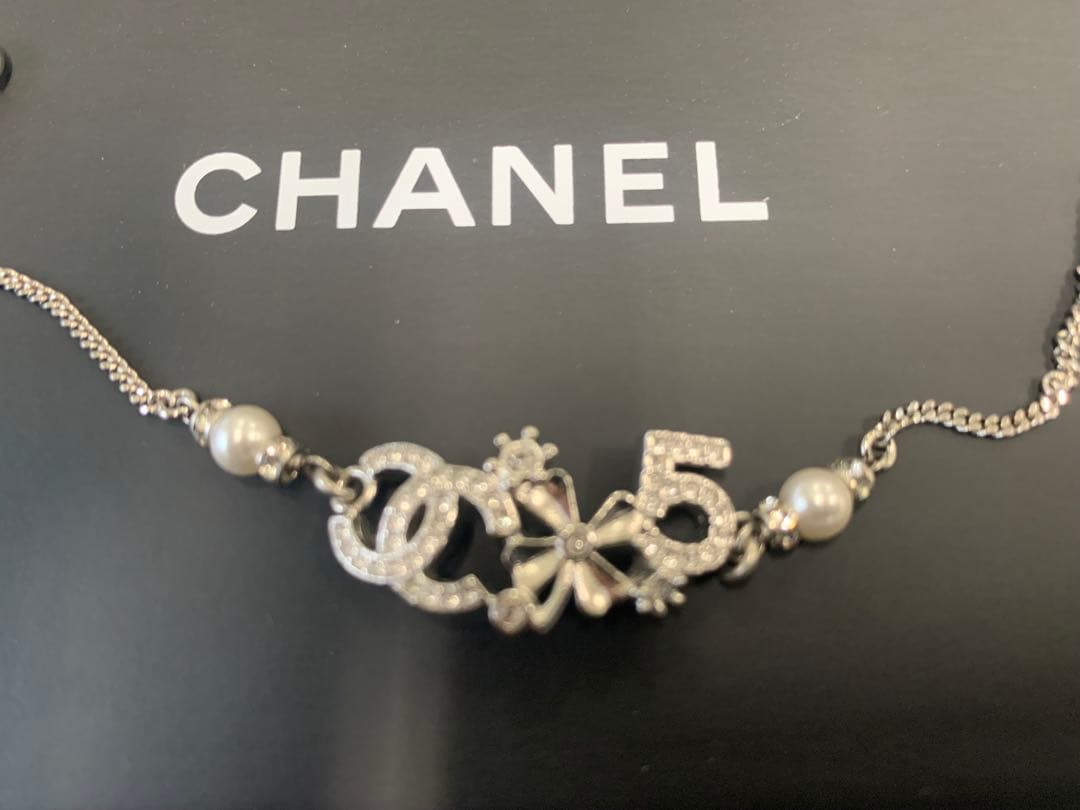 【ほぼ新品】CHANEL ロゴブレスレット　箱、リボン、保存袋付