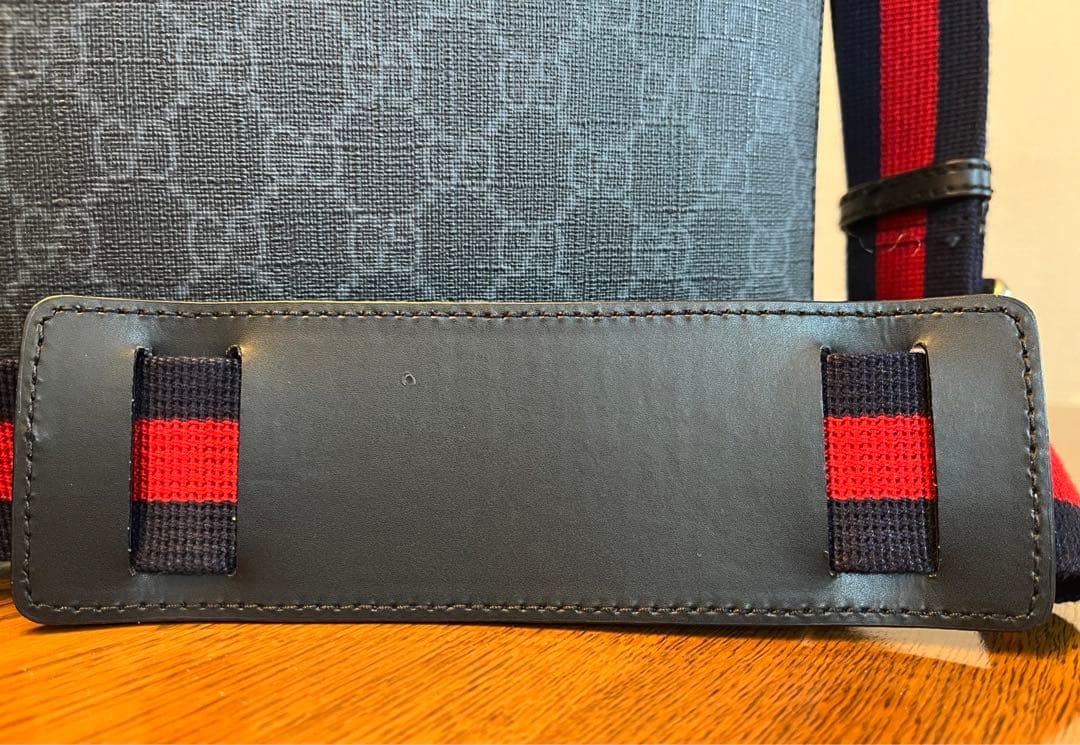 GUCCI GGスプリームキャンバスメッセンジャーバック16万→8万円大幅値下げ