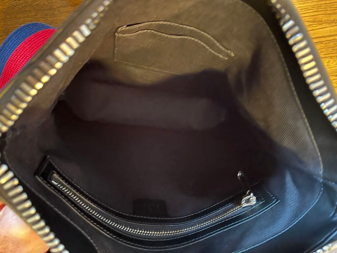 GUCCI GGスプリームキャンバスメッセンジャーバック16万→8万円大幅値下げ