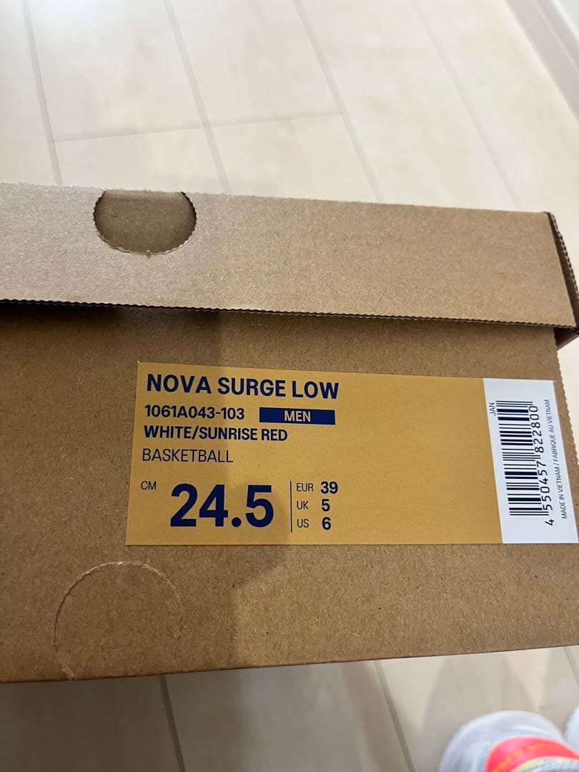 アシックス　ノヴァサージ　LOW ホワイト　サンライズレッド　24.5センチ