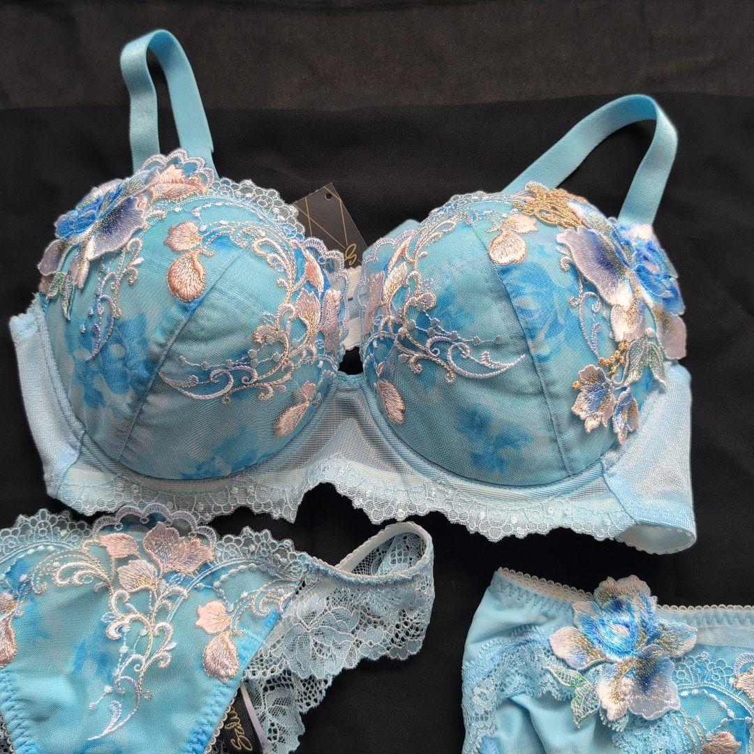 可愛い　新品サルート　Ｅ８０　３点水色 刺繍 ブラジャーショーツセット