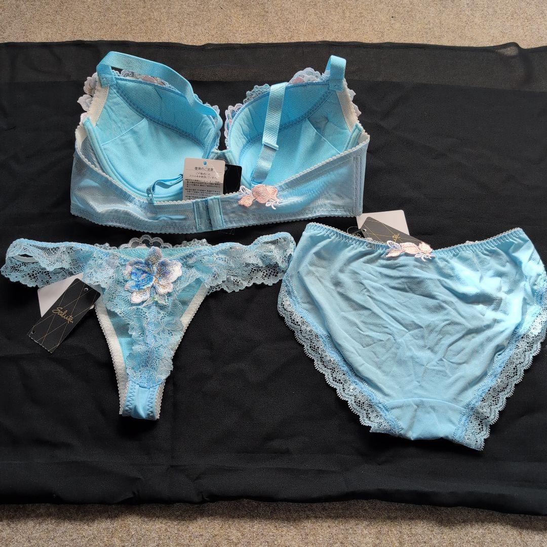 可愛い　新品サルート　Ｅ８０　３点水色 刺繍 ブラジャーショーツセット