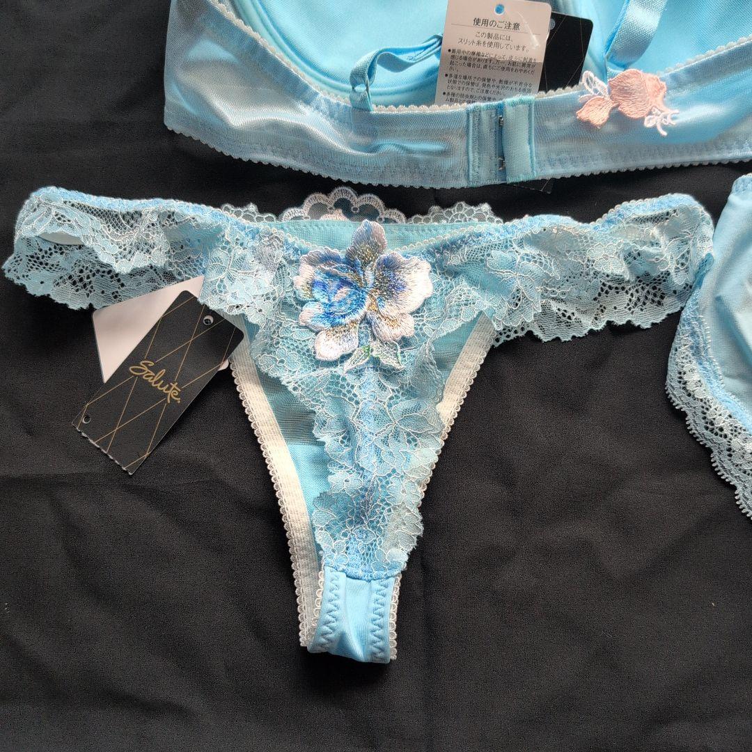 可愛い　新品サルート　Ｅ８０　３点水色 刺繍 ブラジャーショーツセット