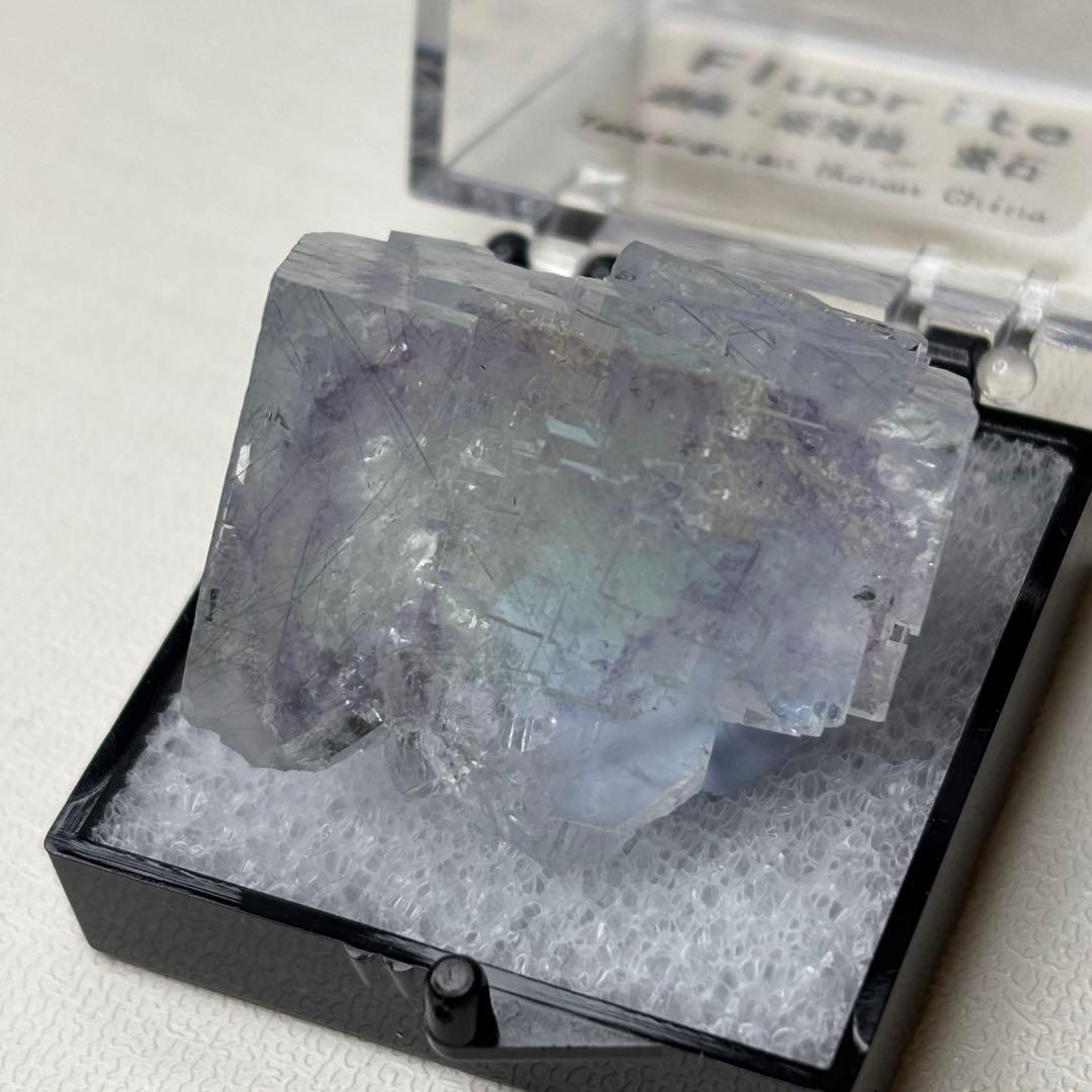 ヤオガンシャン産 フローライト 鉱物標本