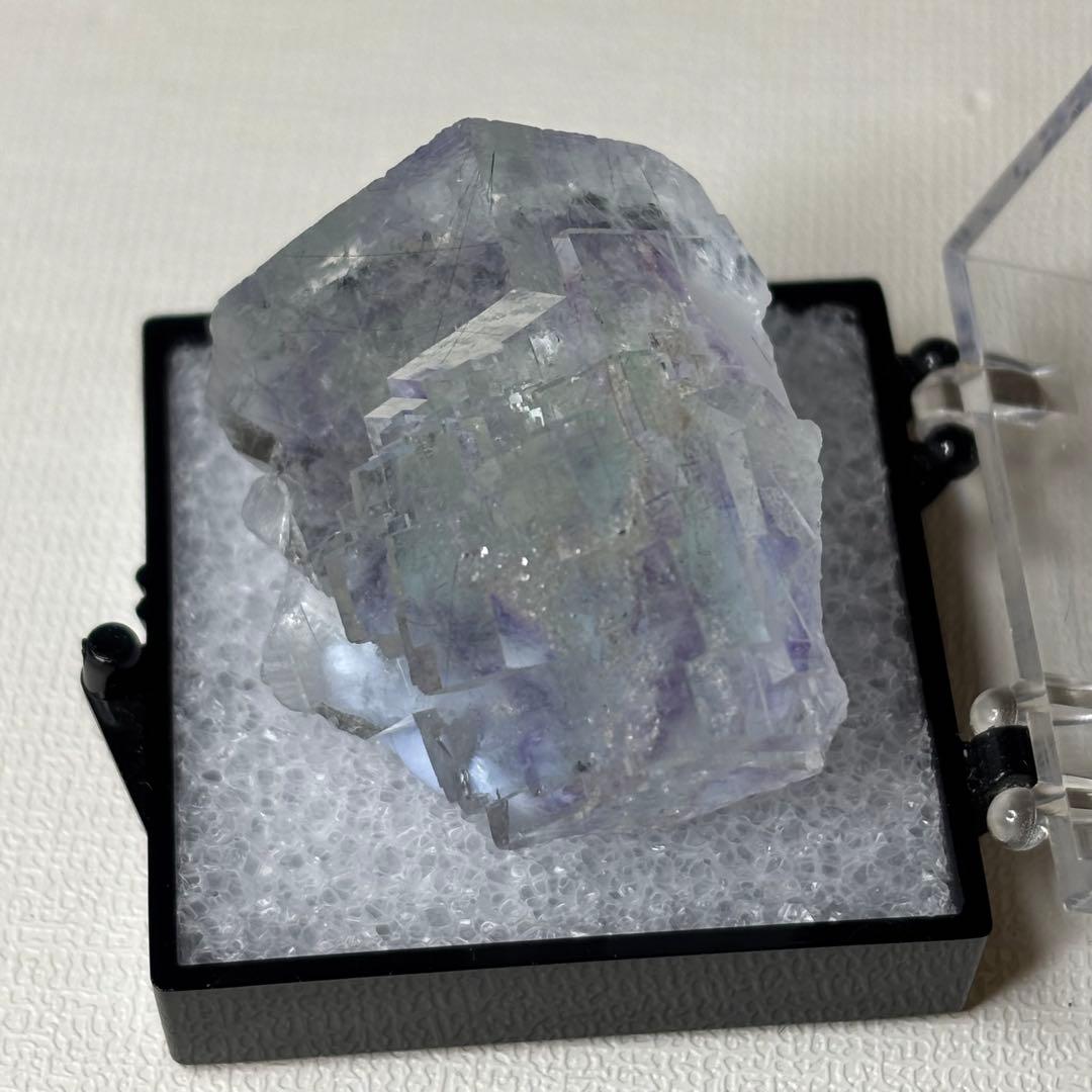 ヤオガンシャン産 フローライト 鉱物標本