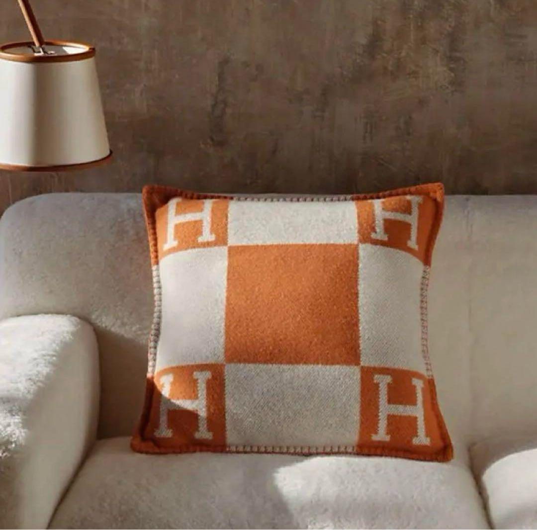HERMES クッション アヴァロン PM 13万円弱