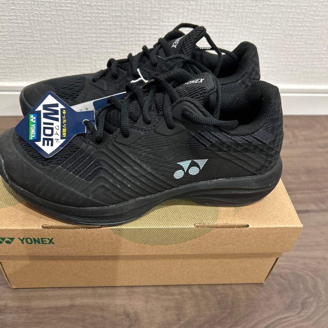 YONEX ブラック テニスシューズ ワイド23.5㎝