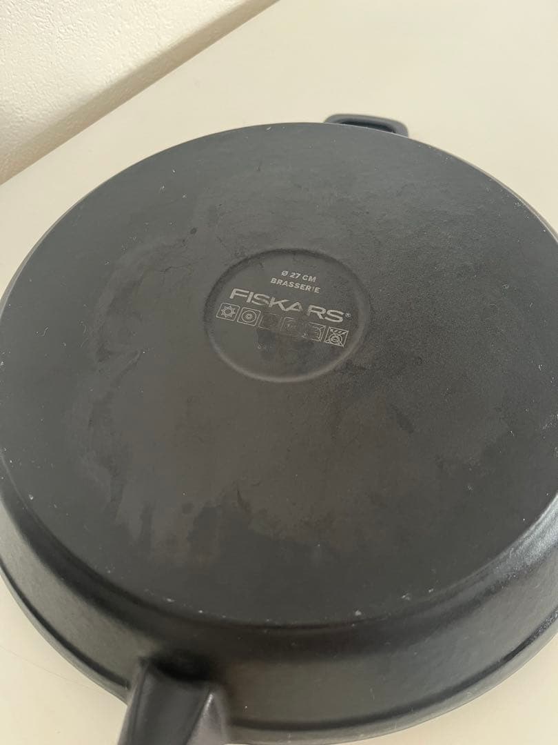 FISKARS 鋳鉄製フライパン 木製ハンドル