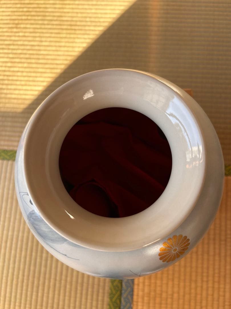 九谷焼　菊の御門と青白い鳥の絵柄