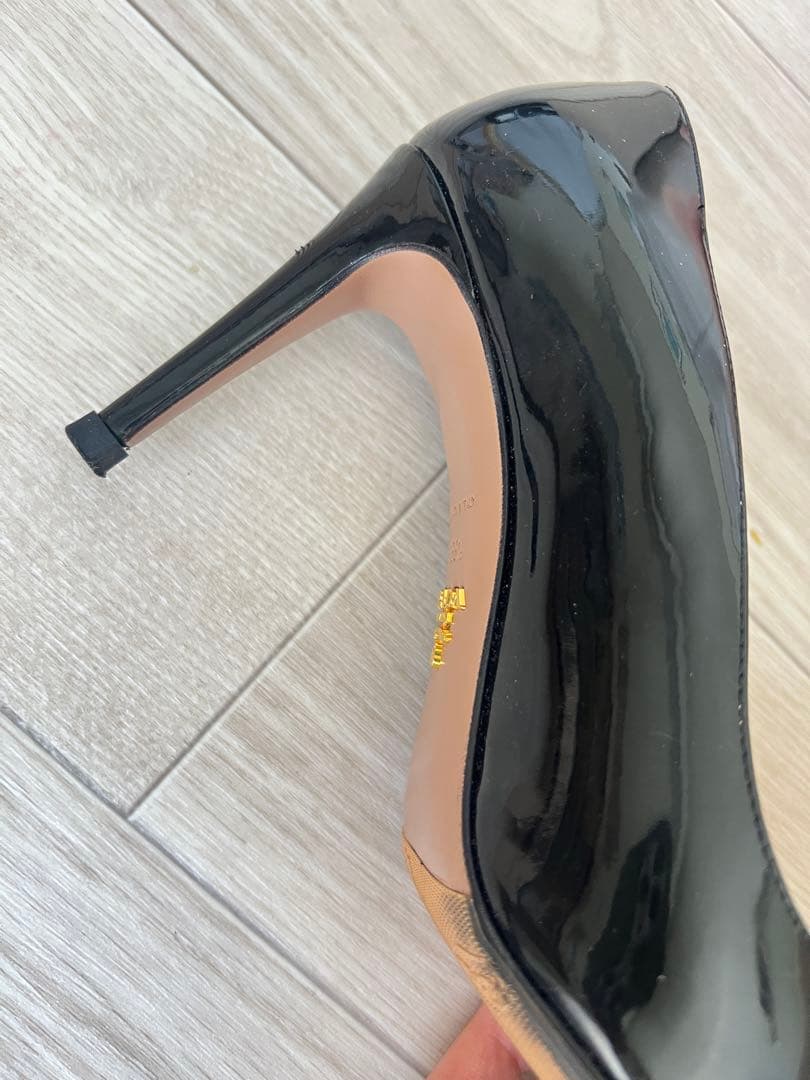 PRADA ブラック ポインテッドトゥ ハイヒール 36.5