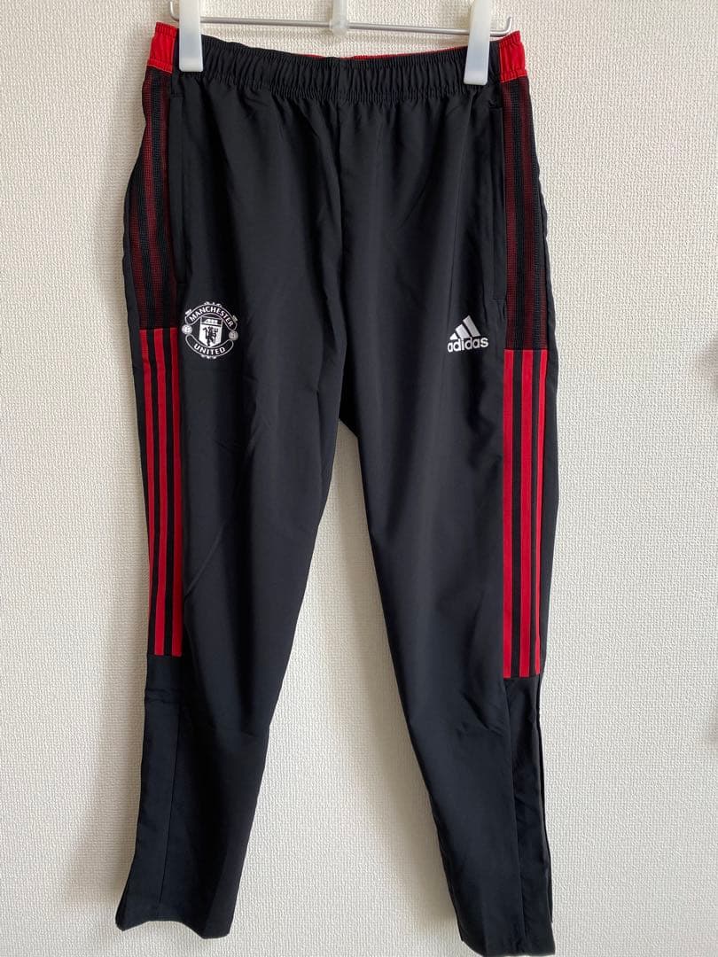 【未使用品】21-22 マンチェスターユナイテッドプレゼンテーションスーツ