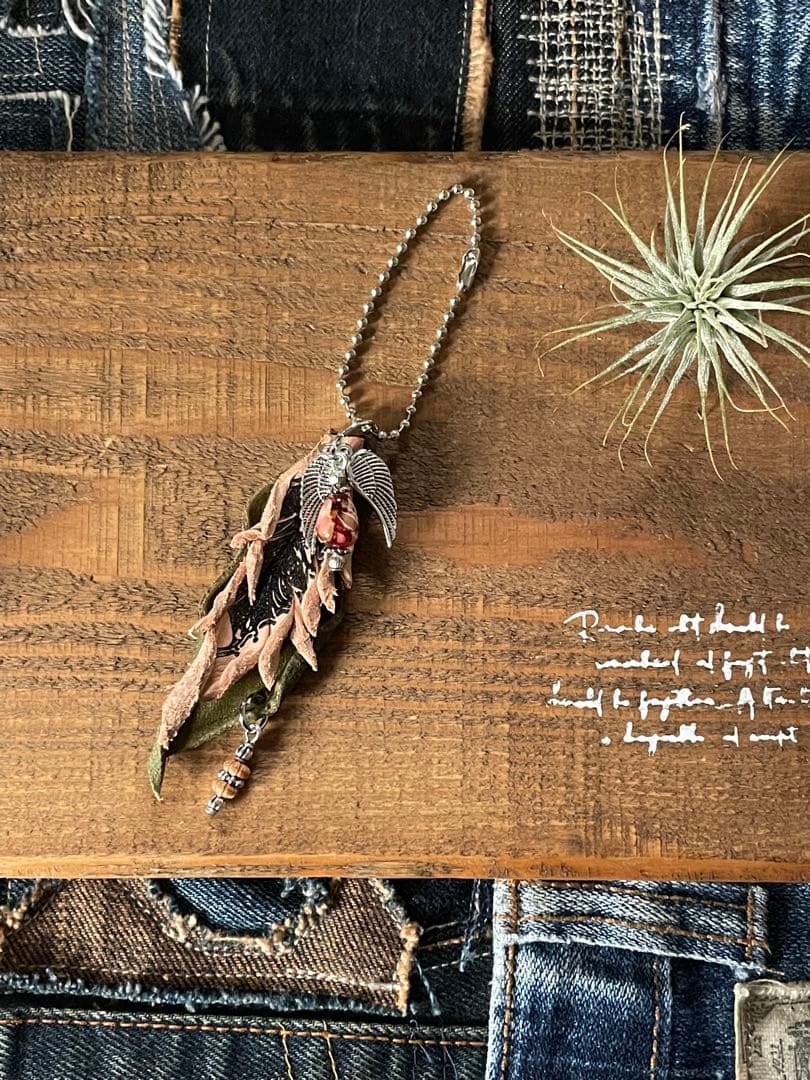 フェザーデザインチャーム໒꒱✨H.