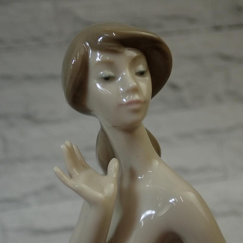 RU-6396 リヤドロ フィギュリン 貴婦人と帽子