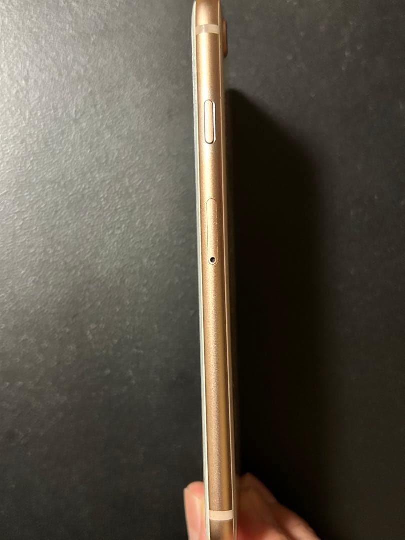iPhone 8 ゴールド64GB美品