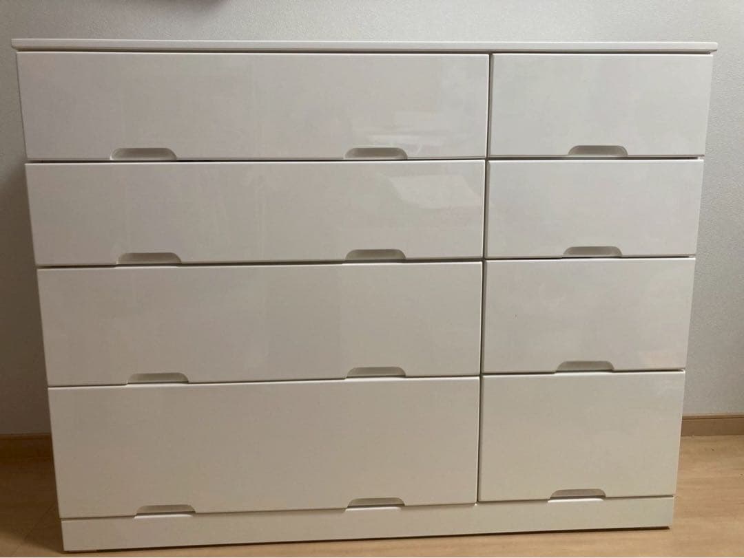 ニトリ　ホワイト　4段チェスト シンプル　ローチェスト　棚
