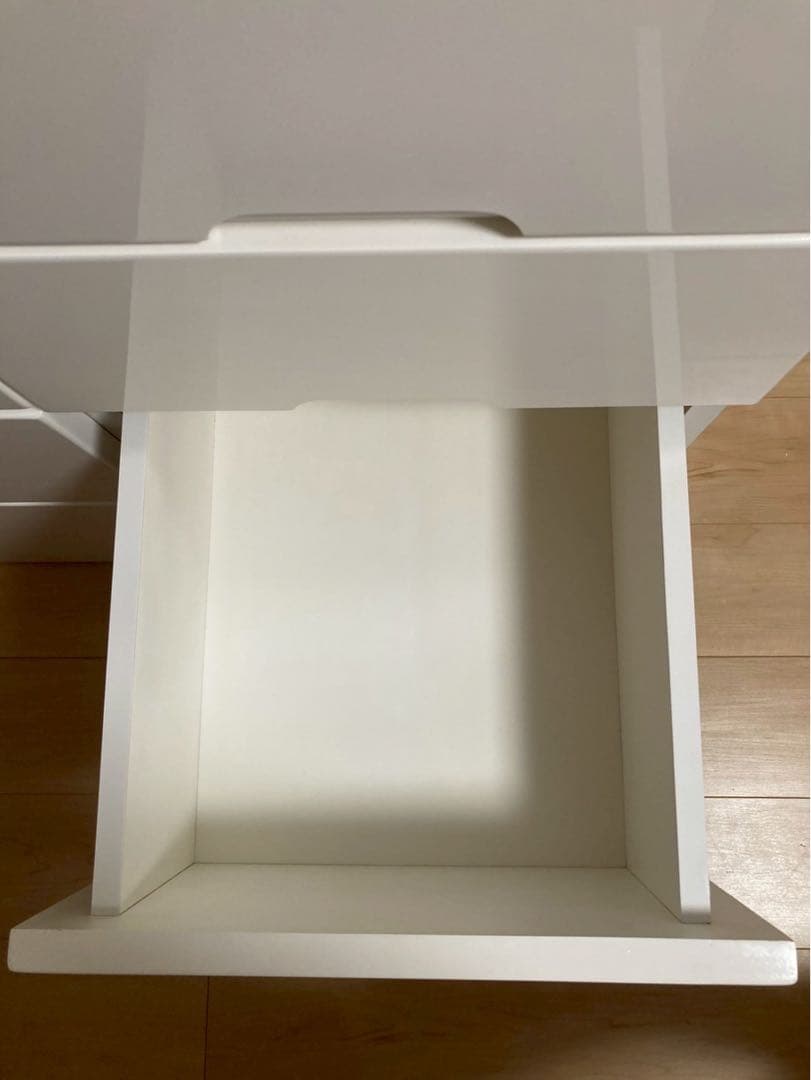 ニトリ　ホワイト　4段チェスト シンプル　ローチェスト　棚