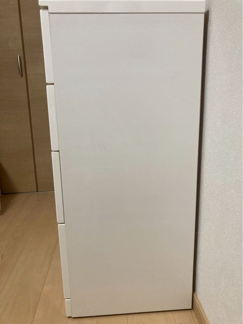 ニトリ　ホワイト　4段チェスト シンプル　ローチェスト　棚