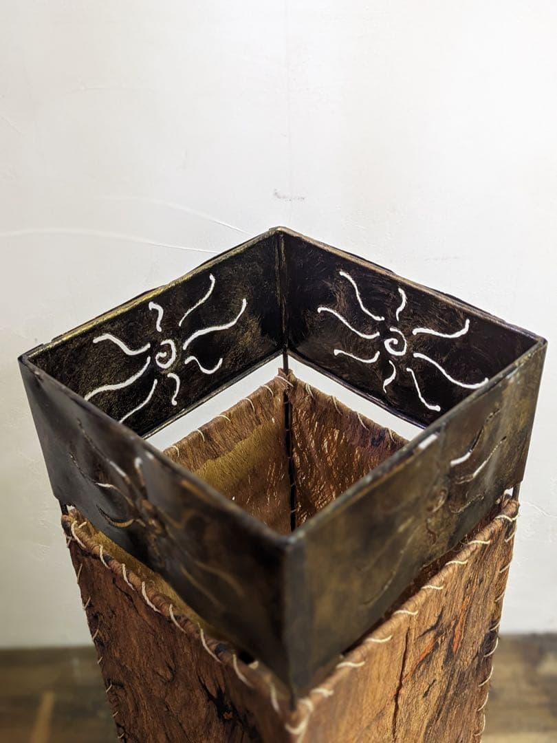 【AAE】アジアンタワーライト　彫刻模様　フロアスタンド　店舗照明