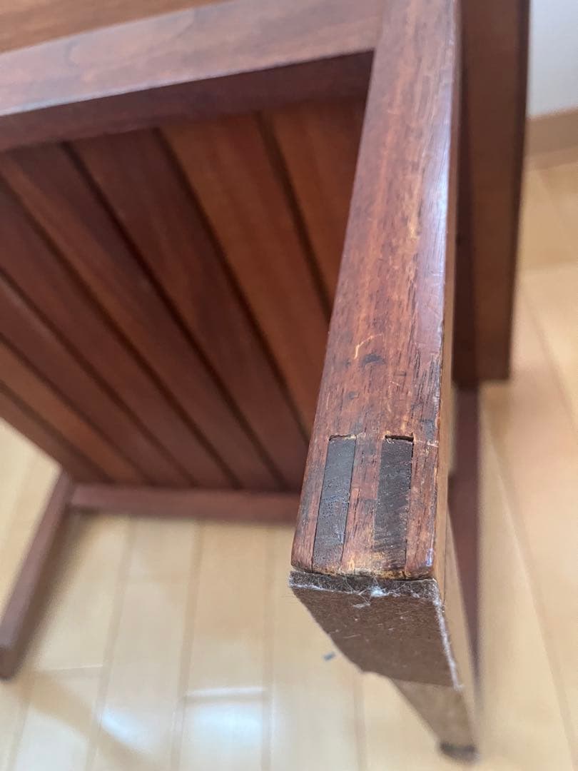 アンティーク　木製サイドテーブル スラット棚付き