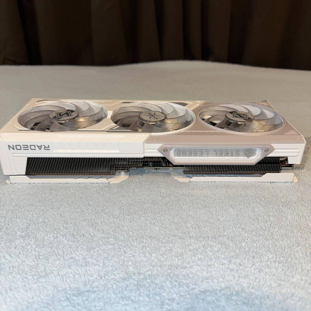 【美品】【保証】ASRock　RadeonRX9060XT16GB