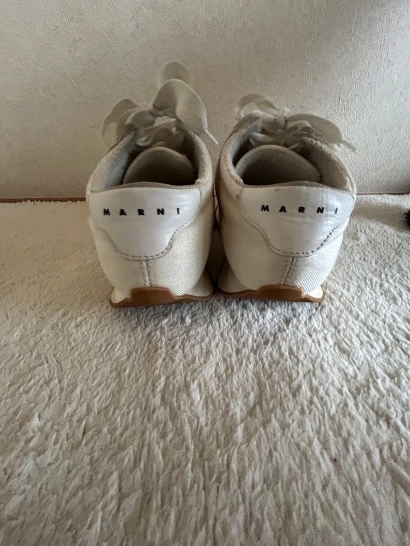 マルニスニーカー