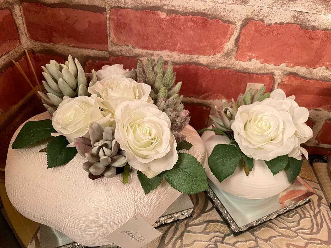 最終お値下げ　美品　エミリオロバ　薔薇＆多肉植物　２個セット